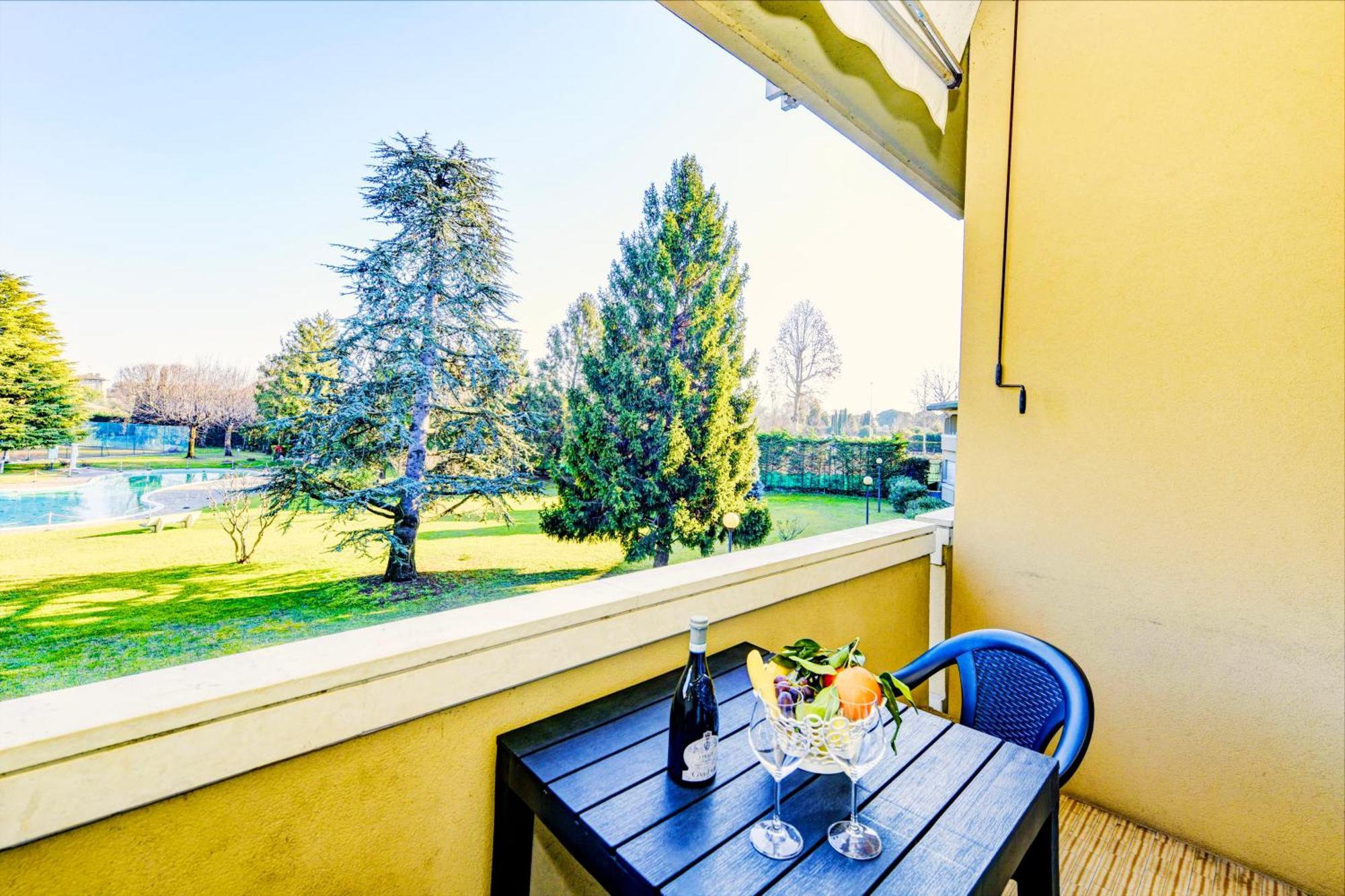The Riva Apartment Sirmione Exterior photo